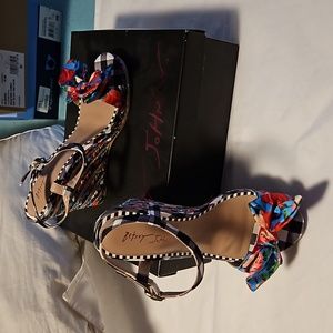 Betsy Johnson size 9.5M wedges
